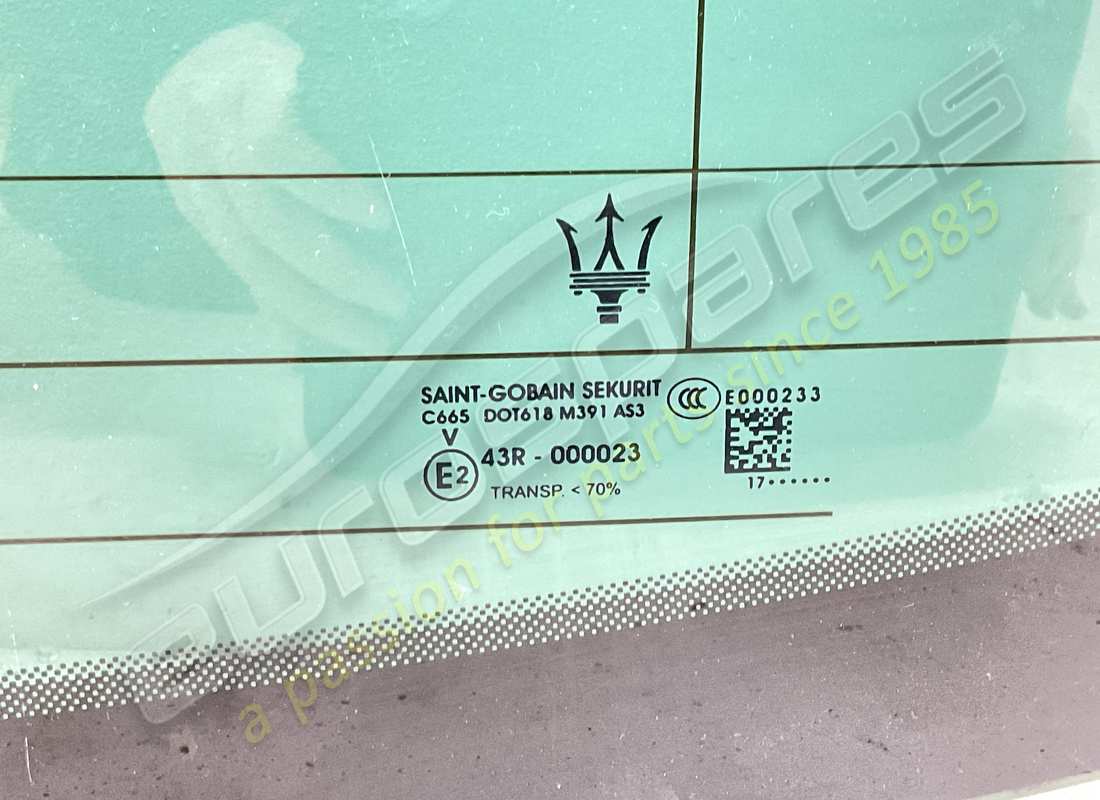 used maserati rear window glass. part number 673004645 (2)