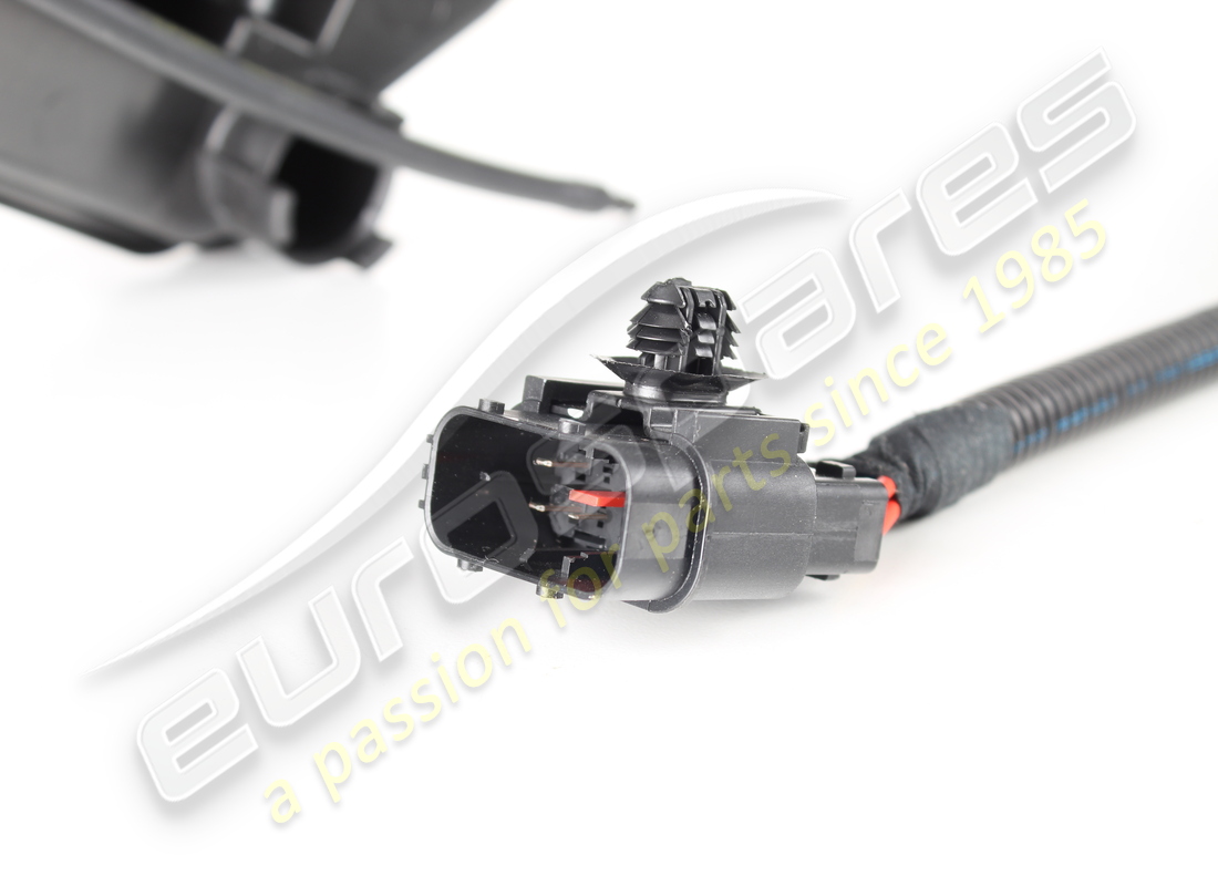 NEW MASERATI WINDSCREEN WASHER TANK. PART NUMBER 670032343 (5) new maserati windscreen washer tank. part number 670032343 (5)