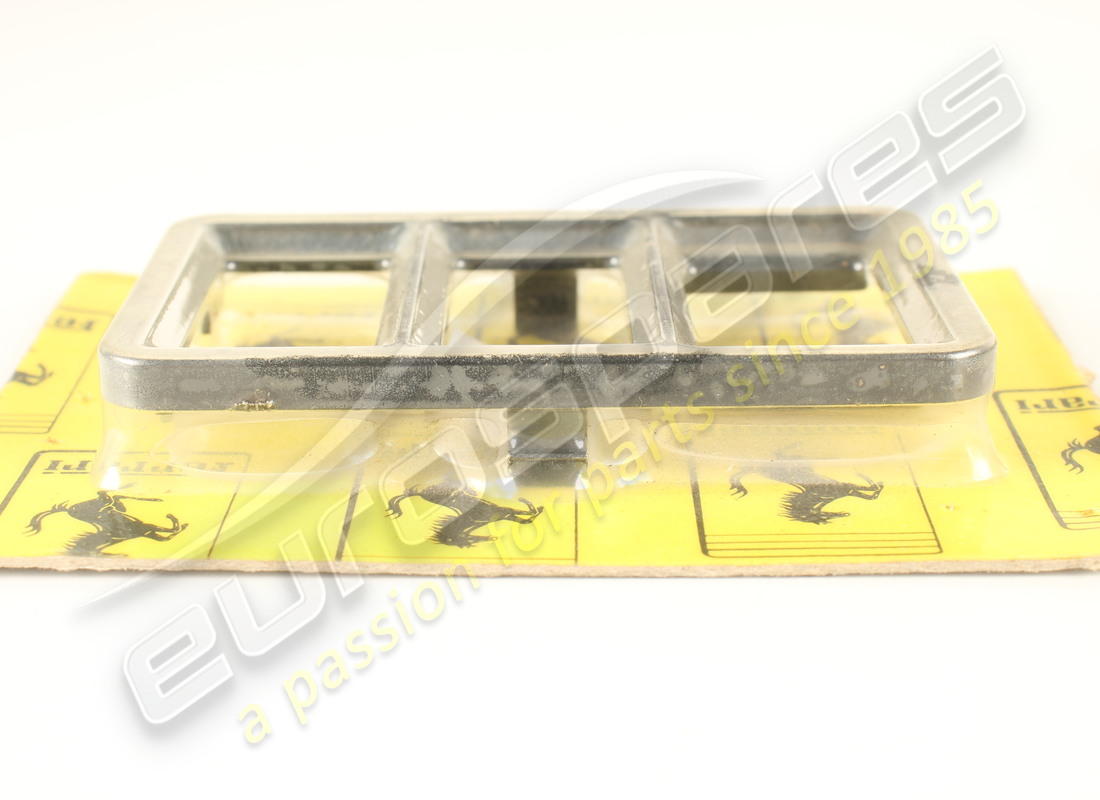 new ferrari lh moulding. part number 62158800 (2)
