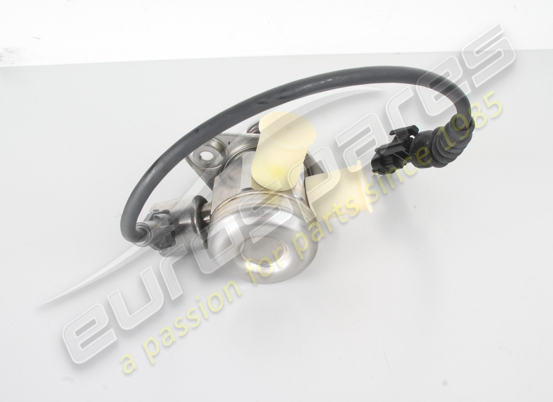 NEW FERRARI RH FUEL PUMP. PART NUMBER 290031 (2) new ferrari rh fuel pump. part number 290031 (2)