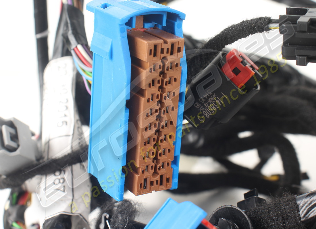 USED MASERATI CONSOLLE WIRING HARNESS. PART NUMBER 670038106 (4) used maserati consolle wiring harness. part number 670038106 (4)