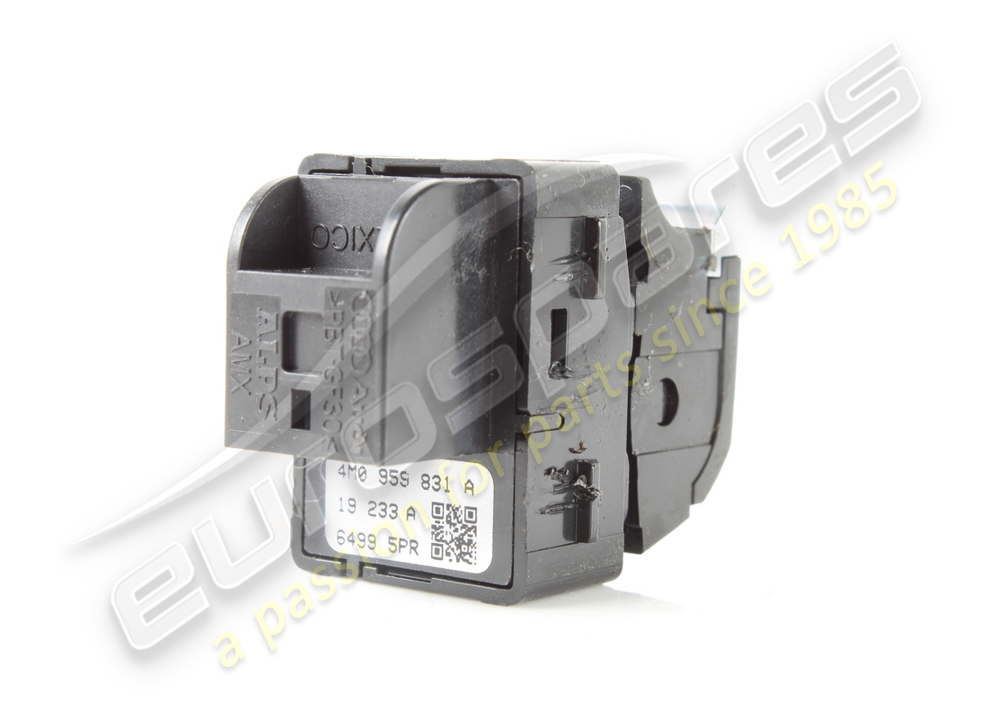 USED LAMBORGHINI TAILGATE SWITCH. PART NUMBER 4M0959831A (2) used lamborghini tailgate switch. part number 4m0959831a (2)