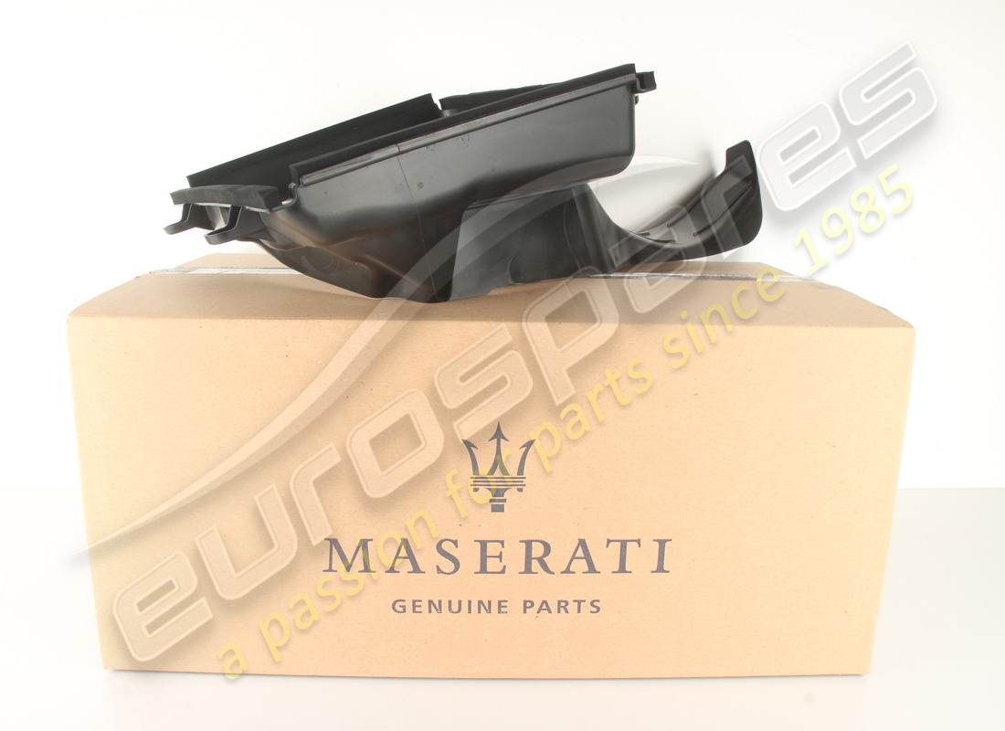 new maserati rh intercooler air duct. part number 670004139 (1)