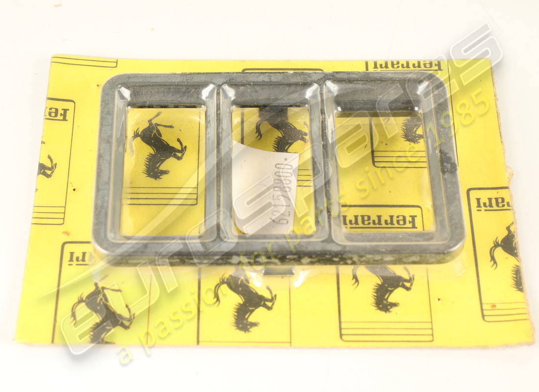 new ferrari lh moulding. part number 62158800 (1)