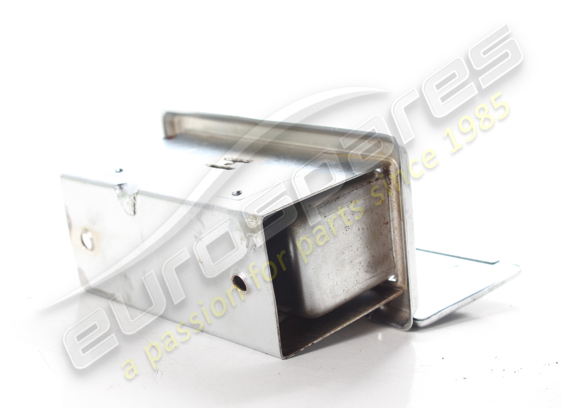 USED LAMBORGHINI ASHTRAY. PART NUMBER 006790120 (2) used lamborghini ashtray. part number 006790120 (2)