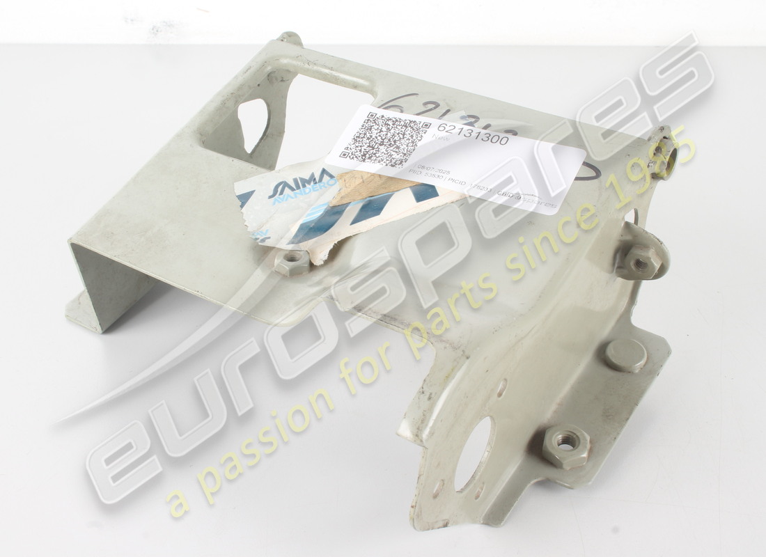 NEW FERRARI RH BRACKET. PART NUMBER 62131300 (3) new ferrari rh bracket. part number 62131300 (3)