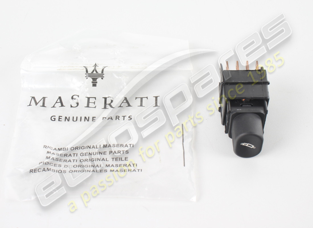 new maserati button. part number 373301148 (4)