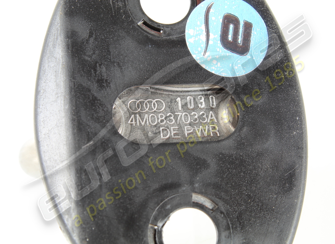 used lamborghini striker. part number 4m0837033a (2)