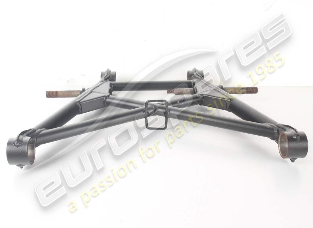 NEW FERRARI REAR LOWER LEVER. PART NUMBER 124304 (4) new ferrari rear lower lever. part number 124304 (4)