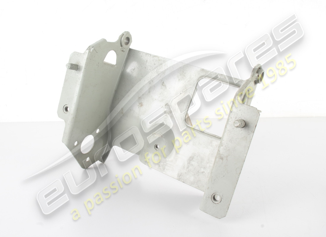 NEW FERRARI RH BRACKET. PART NUMBER 62131300 (1) new ferrari rh bracket. part number 62131300 (1)
