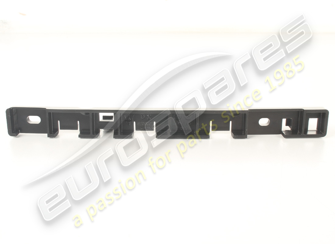new maserati rh side skirt bracket. part number 670006111 (1)