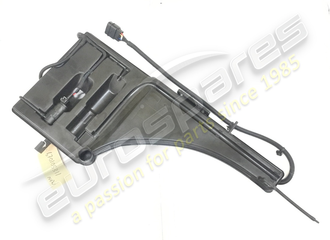 new maserati windscreen washer tank. part number 670105311 (1)