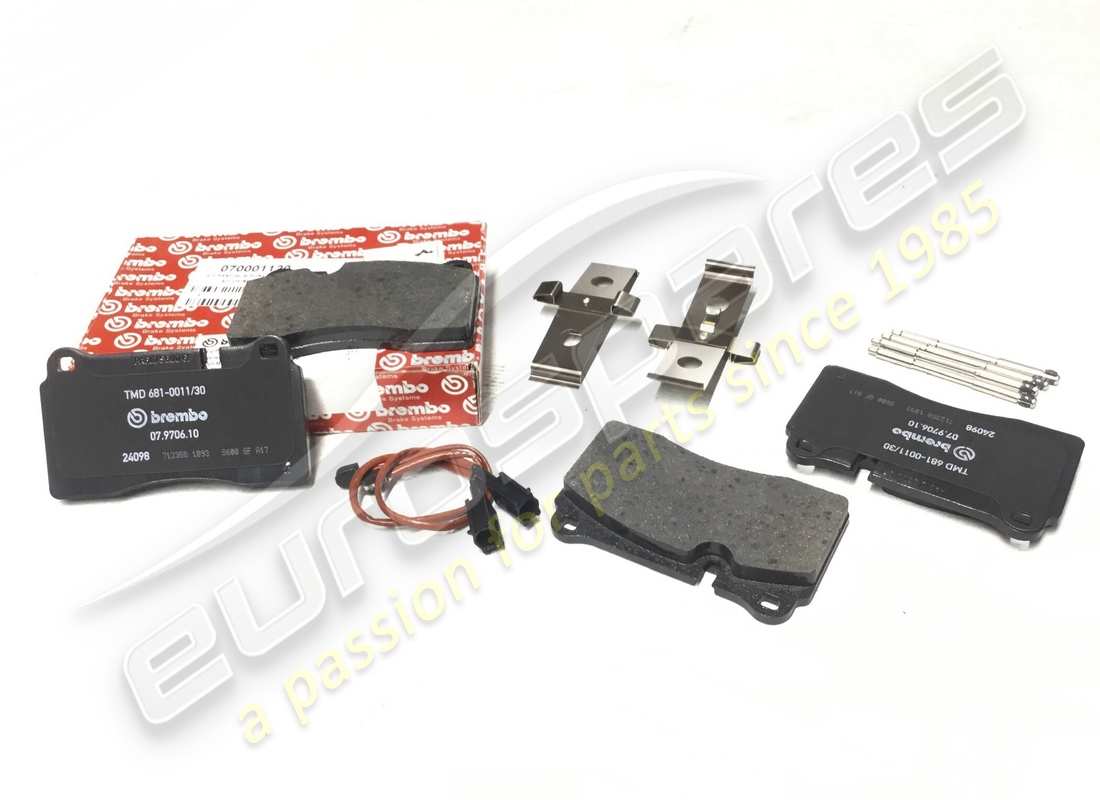 new ferrari kit of rear pads carbon ceramic. part number 70001120 (1)