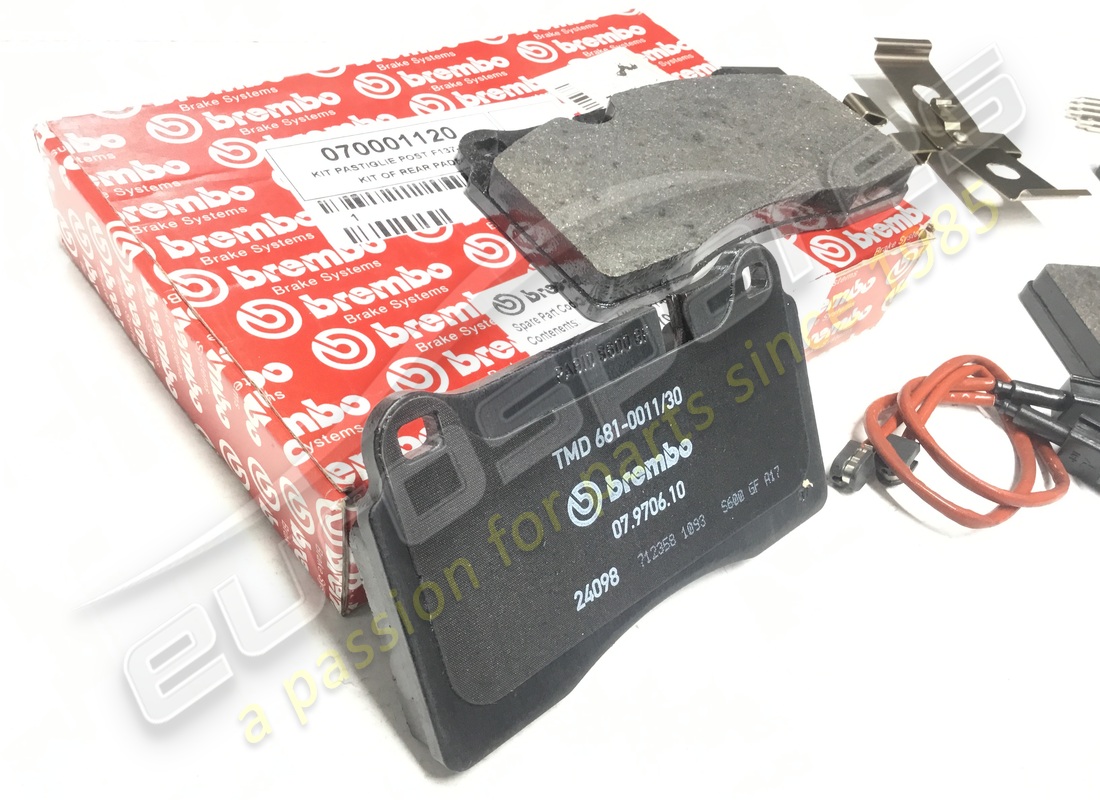 new ferrari kit of rear pads carbon ceramic. part number 70001120 (3)