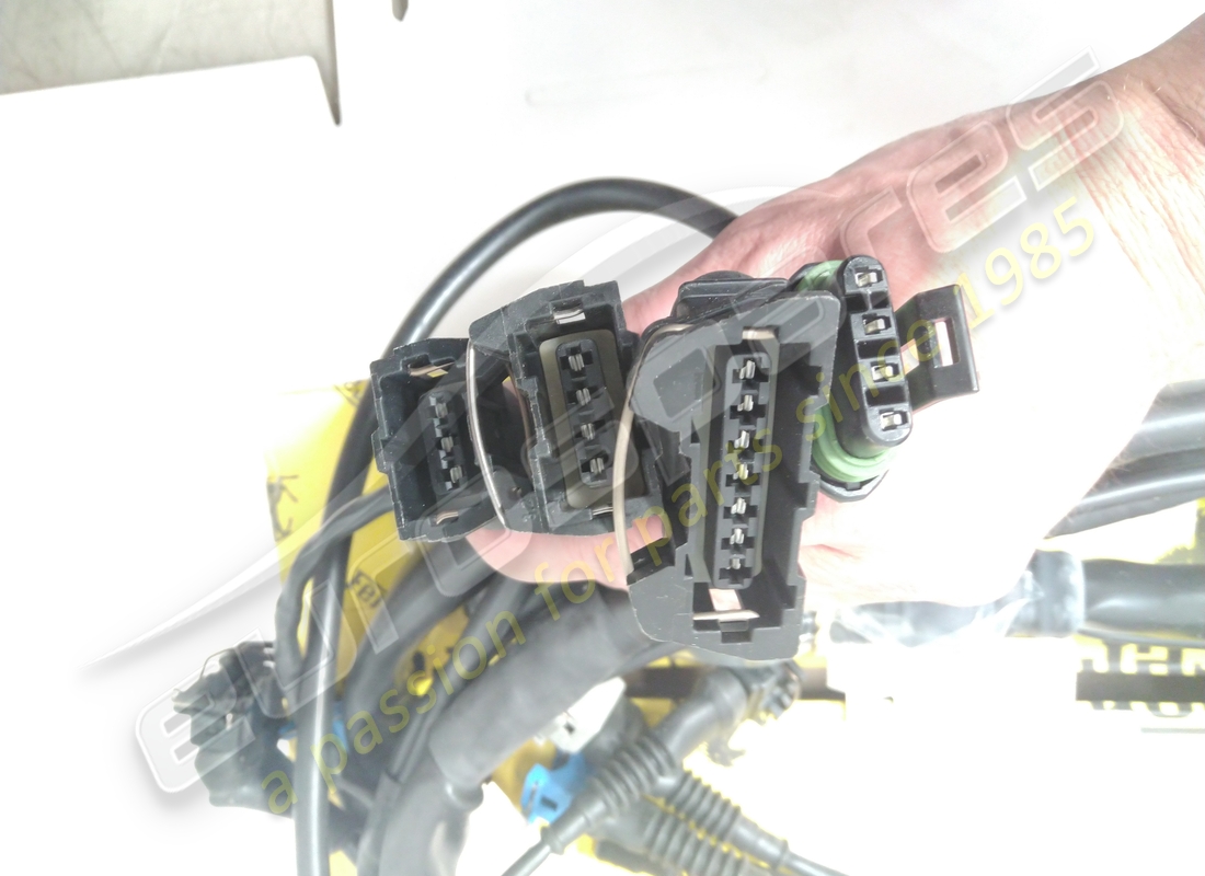 NEW FERRARI SET IGNITION CABLES - CYLINDER 7/12. PART NUMBER 147203 (3) new ferrari set ignition cables - cylinder 7/12. part number 147203 (3)