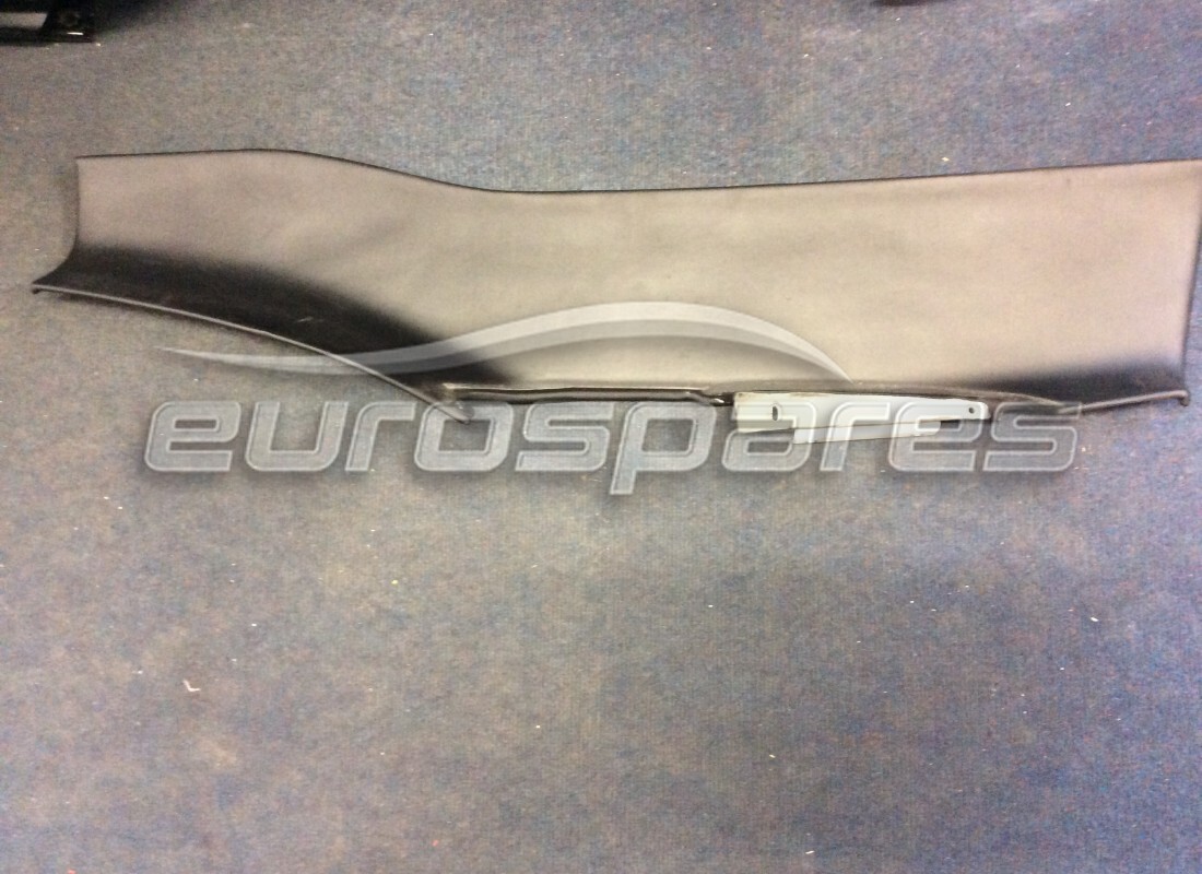 used ferrari complete rh door panel. part number 831355.. (1)