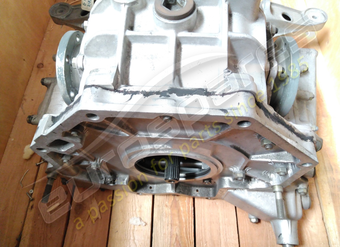 new (other) ferrari gearbox. part number 95962097 (3)