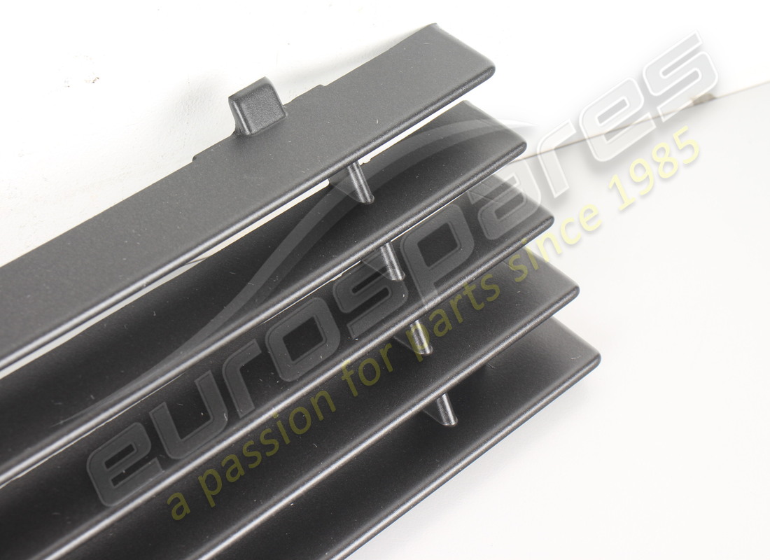 NEW MASERATI FRONT BUMPER GRILL. PART NUMBER 366300346 (5) new maserati front bumper grill. part number 366300346 (5)