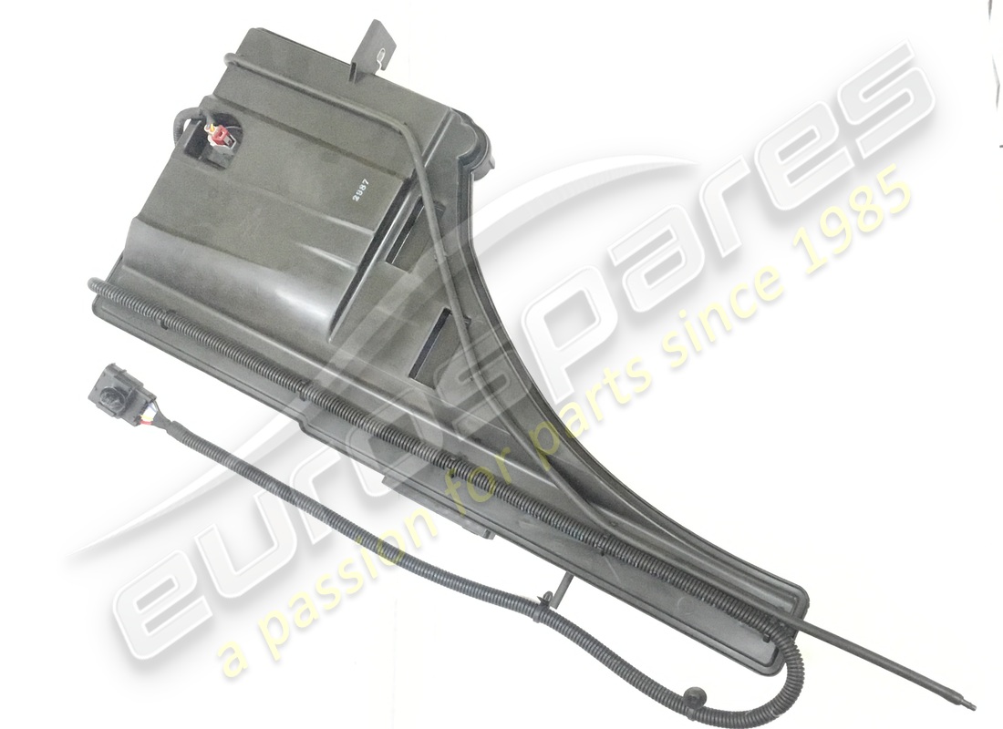 new maserati windscreen washer tank. part number 670105311 (2)