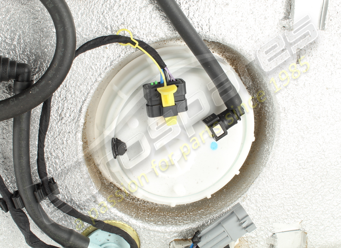 NEW FERRARI FUEL TANK. PART NUMBER 191486 (4) new ferrari fuel tank. part number 191486 (4)