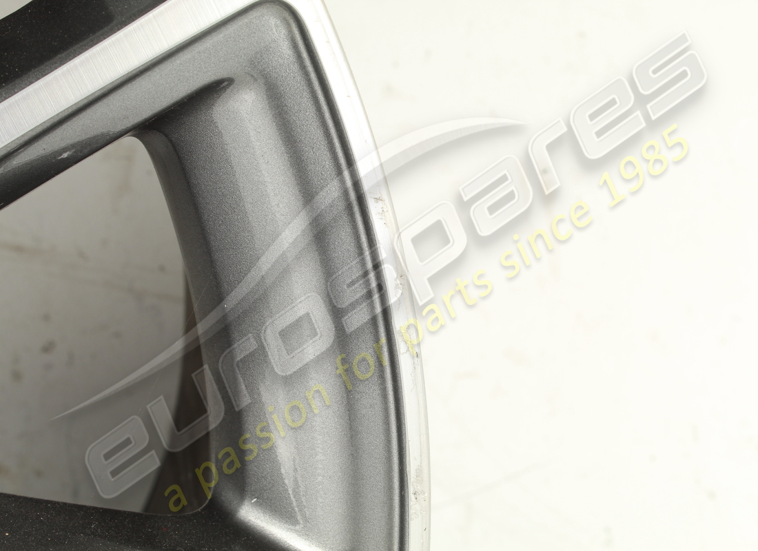 used ferrari rear wheel rim 20. part number 242157 (3)