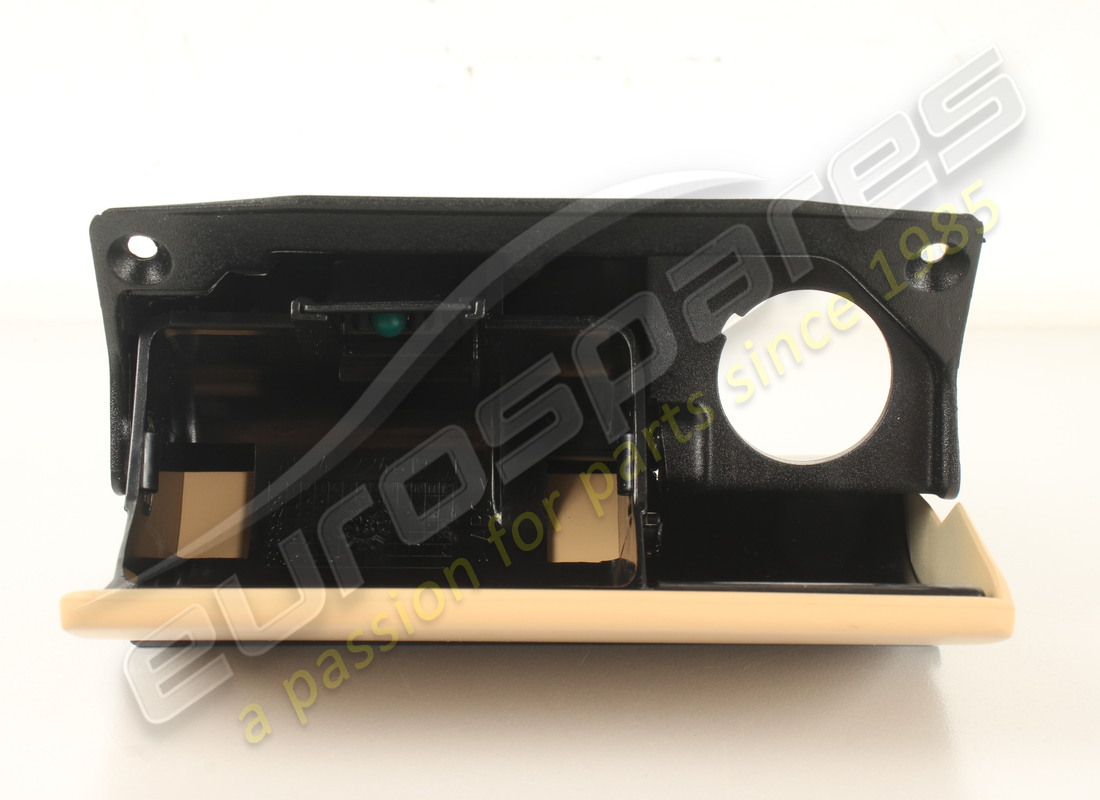 NEW (OTHER) MASERATI REAR ASHTRAY,BEIGE. PART NUMBER 981307830 (6) new (other) maserati rear ashtray,beige. part number 981307830 (6)