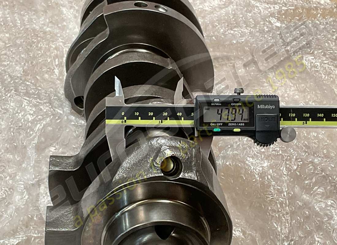 NEW MASERATI CRANKSHAFT (MANUAL TRANSMISSION TYPE). PART NUMBER 581988000 (5) new maserati crankshaft (manual transmission type). part number 581988000 (5)