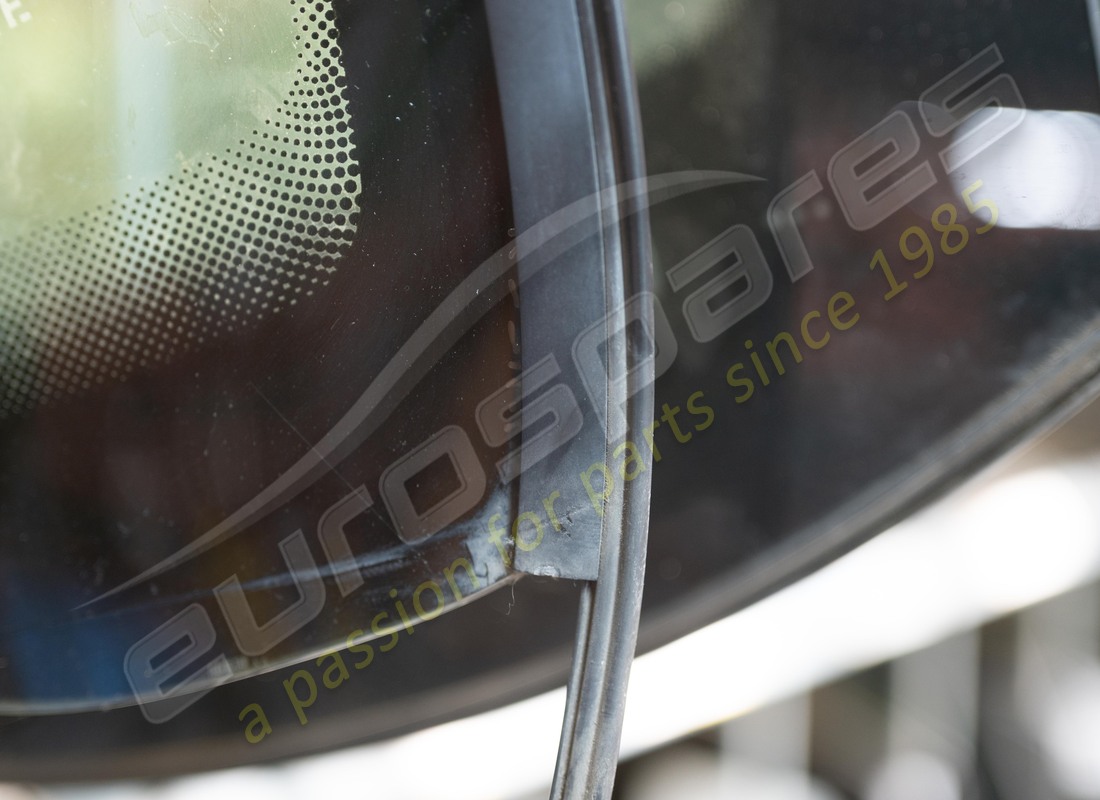 USED FERRARI WINDSHIELD. PART NUMBER 65815600 (5) used ferrari windshield. part number 65815600 (5)