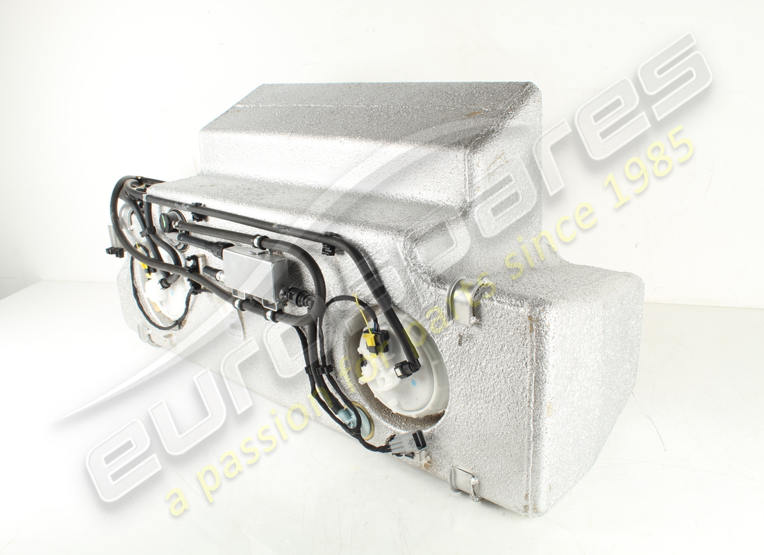 NEW FERRARI FUEL TANK. PART NUMBER 191486 (6) new ferrari fuel tank. part number 191486 (6)