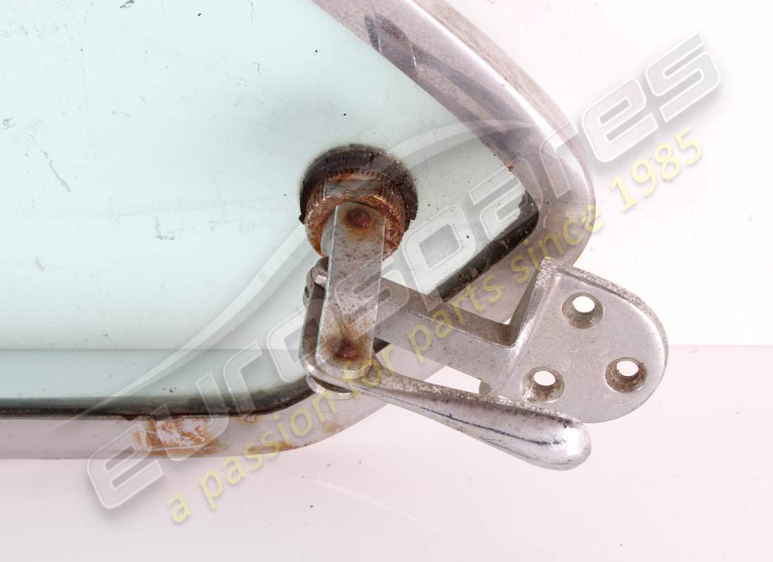 USED MASERATI RHS REAR QUARTER GLASS. PART NUMBER CW32098 (3) used maserati rhs rear quarter glass. part number cw32098 (3)