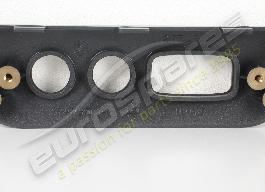 NEW MASERATI SMOKED QUARZ PLATE. PART NUMBER 69924546 (3) new maserati smoked quarz plate. part number 69924546 (3)