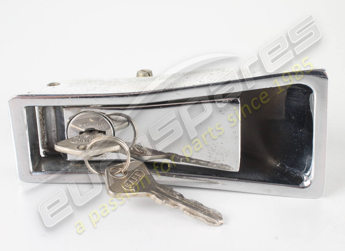 NEW FERRARI LOCK SET. PART NUMBER 2466243002 (1) new ferrari lock set. part number 2466243002 (1)