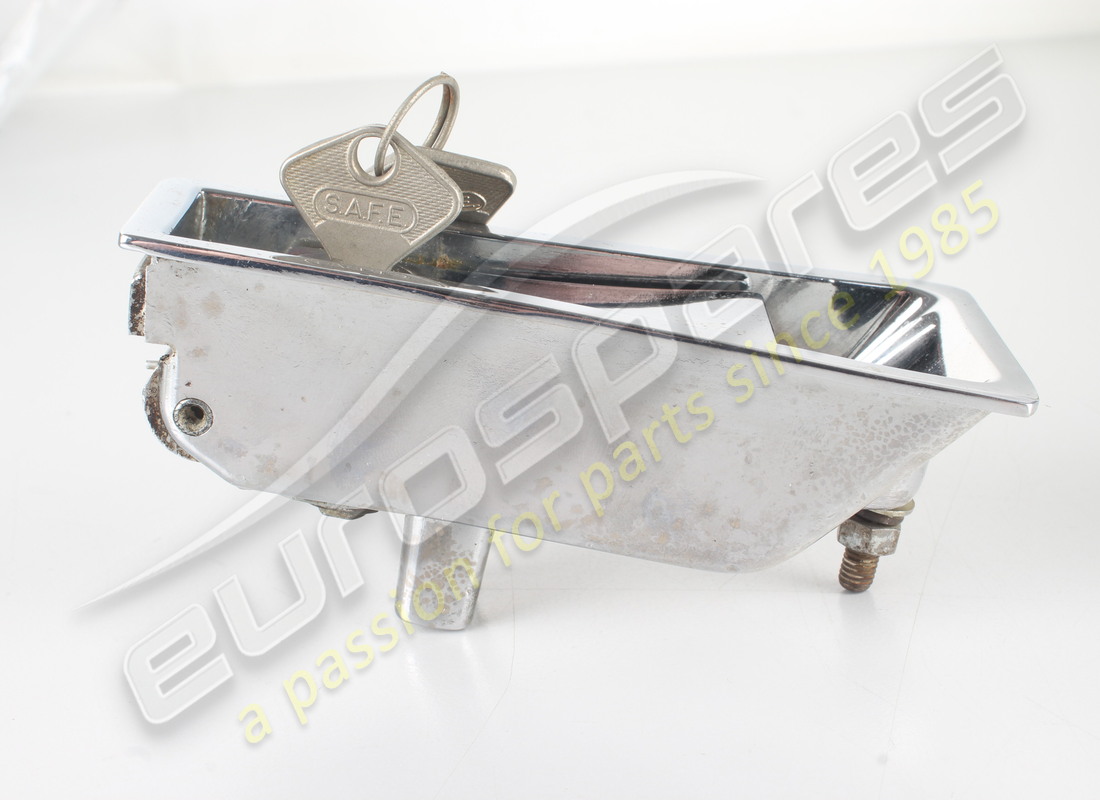 NEW FERRARI LOCK SET. PART NUMBER 2466243002 (5) new ferrari lock set. part number 2466243002 (5)