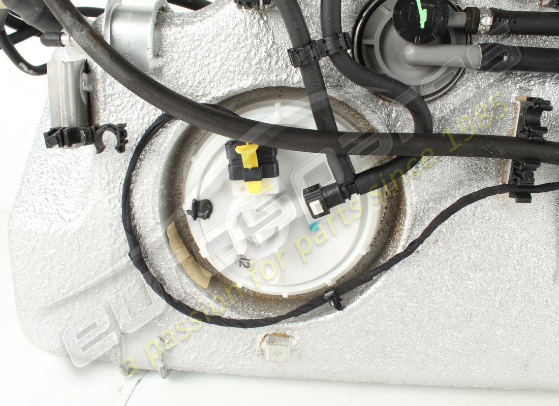 NEW FERRARI FUEL TANK. PART NUMBER 191486 (3) new ferrari fuel tank. part number 191486 (3)