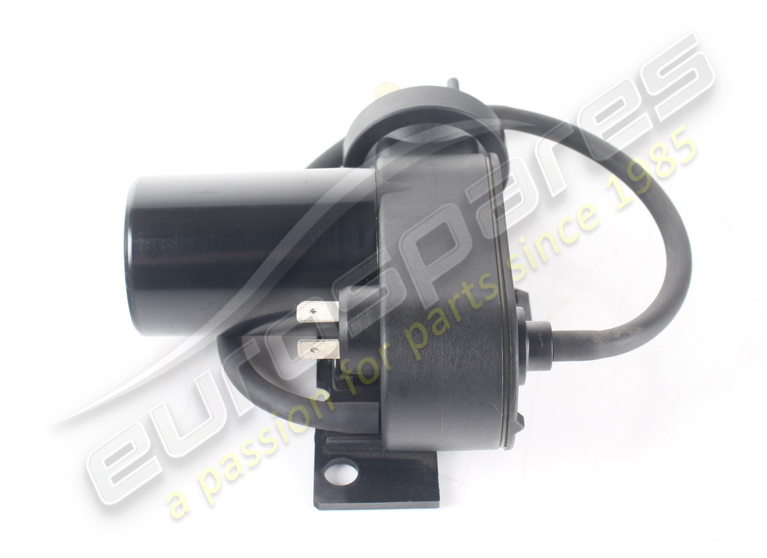 USED MASERATI VACUUM PUMP. PART NUMBER 325520172 (5) used maserati vacuum pump. part number 325520172 (5)