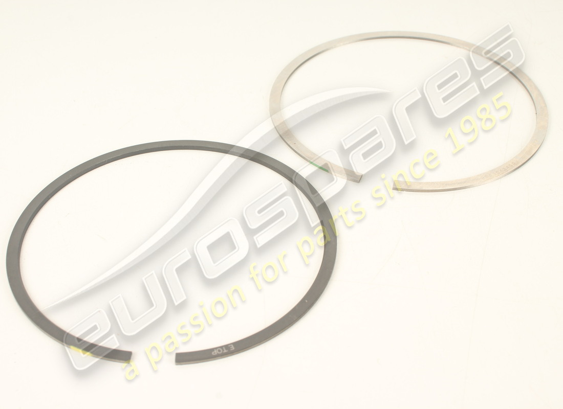 NEW FERRARI PISTON RINGS SET. PART NUMBER 164026 (3) new ferrari piston rings set. part number 164026 (3)