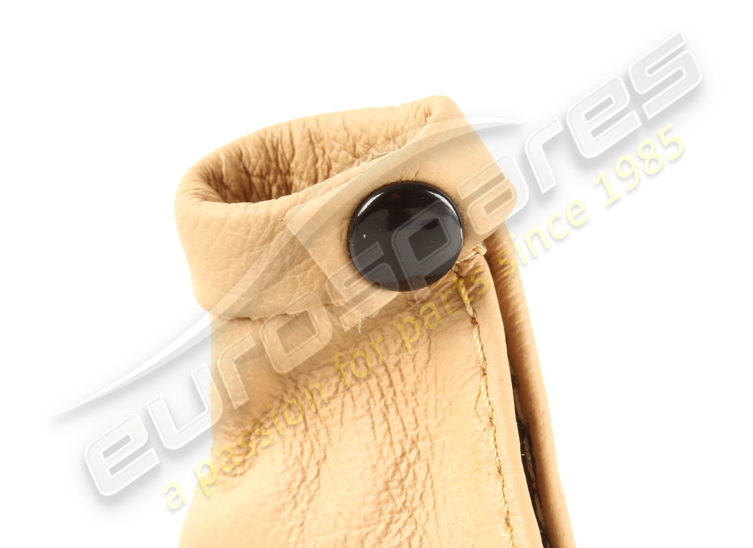 NEW (OTHER) MASERATI AUTOMATIC GEAR LEVER LEATHER SURROUND - LHD - BEIGE. PART NUMBER 981001301 (8) new (other) maserati automatic gear lever leather surround - lhd - beige. part number 981001301 (8)