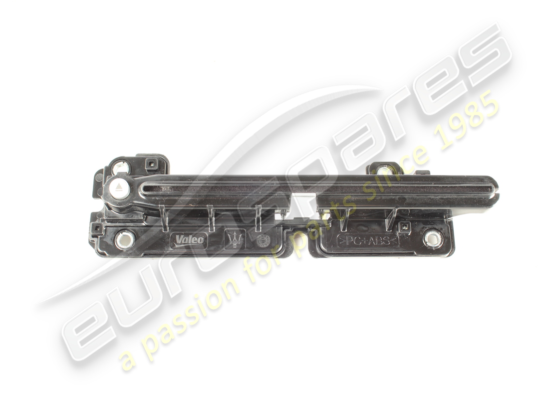 USED MASERATI EJECT CTR BOTTON. PART NUMBER 670020772 (2) used maserati eject ctr botton. part number 670020772 (2)