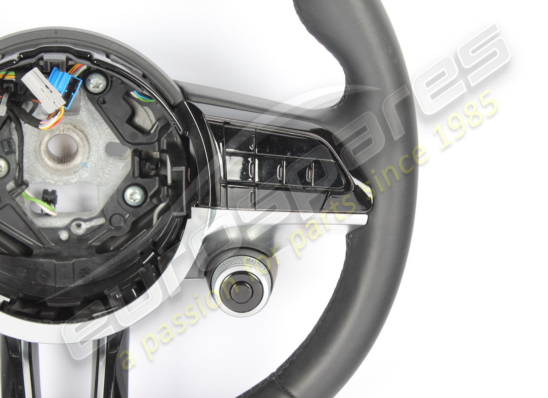 USED MASERATI STEERING WHEEL. PART NUMBER 670269839 (3) used maserati steering wheel. part number 670269839 (3)