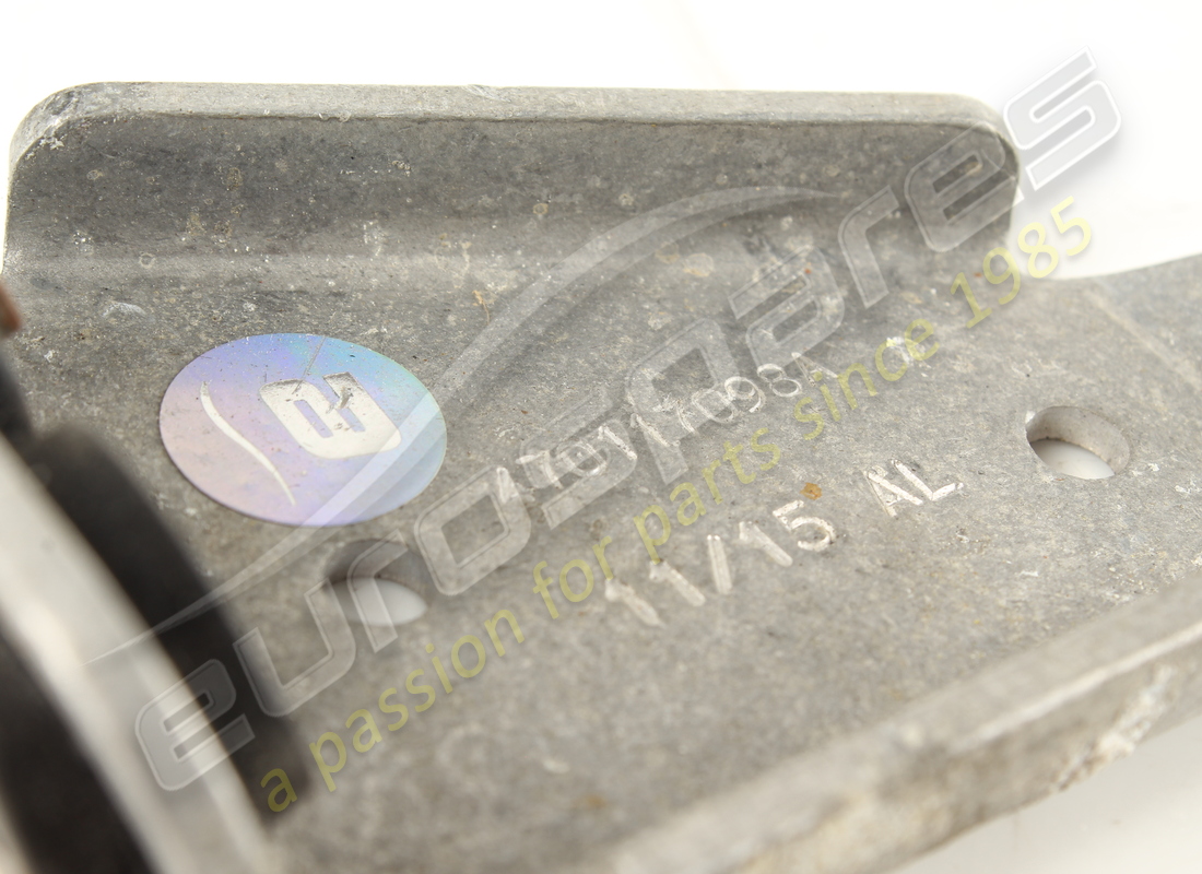 USED LAMBORGHINI BRACKET DX.SCAMBIATORE. PART NUMBER 470117098A (3) used lamborghini bracket dx.scambiatore. part number 470117098a (3)