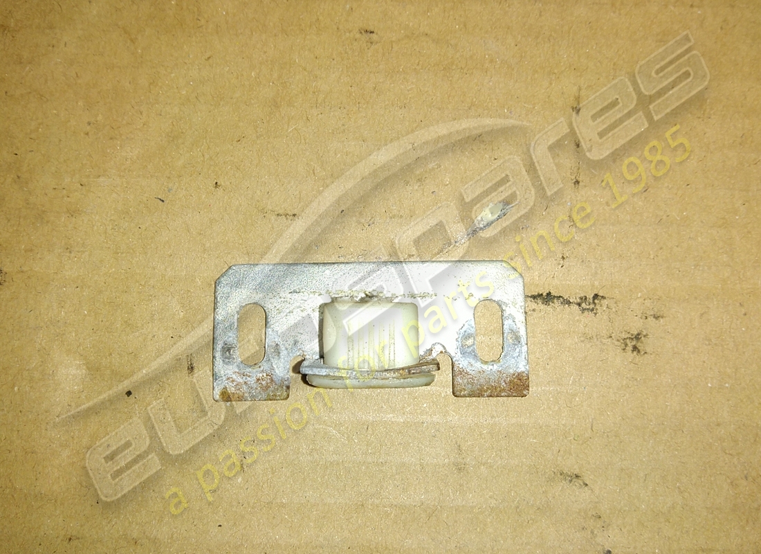 USED FERRARI BRACKET. PART NUMBER 65297600 (1) used ferrari bracket. part number 65297600 (1)