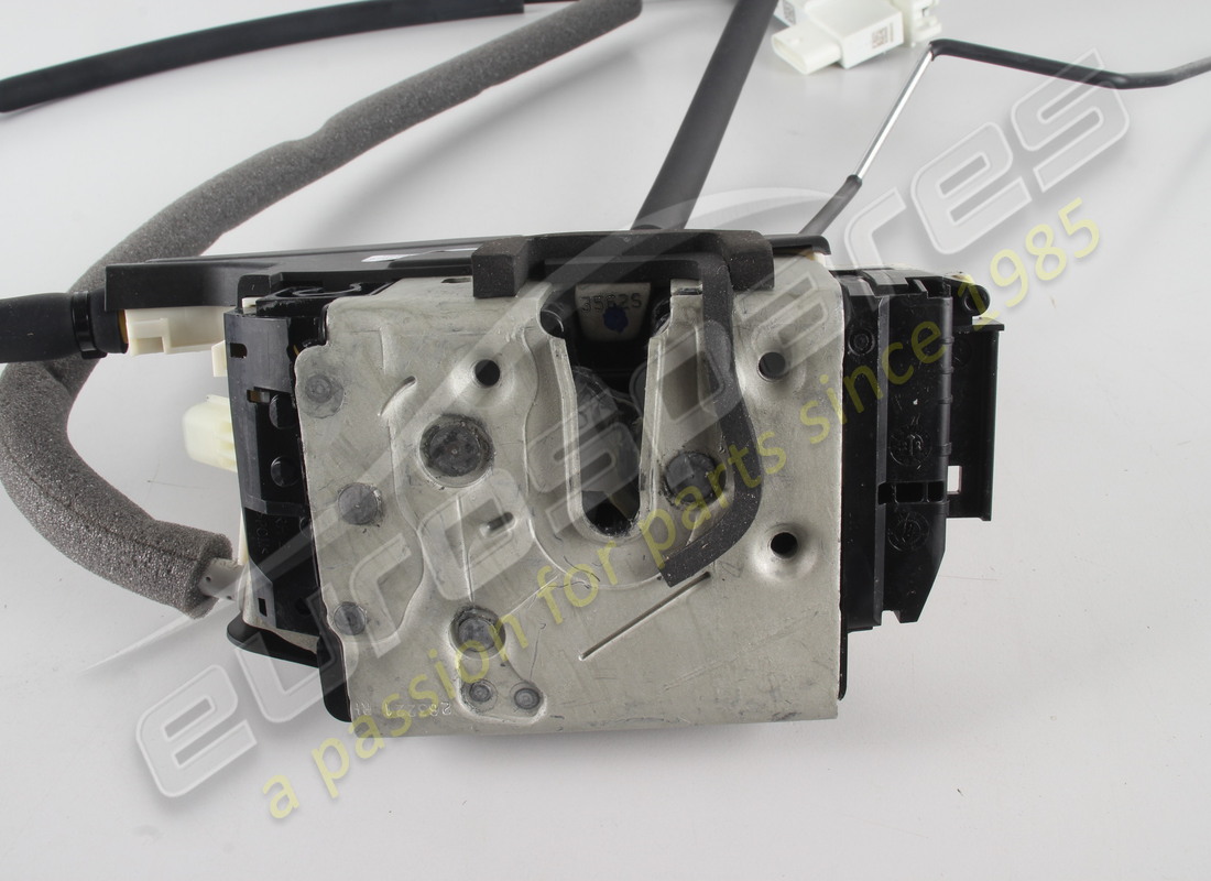 new maserati rh front door lock. part number 670216492 (5)