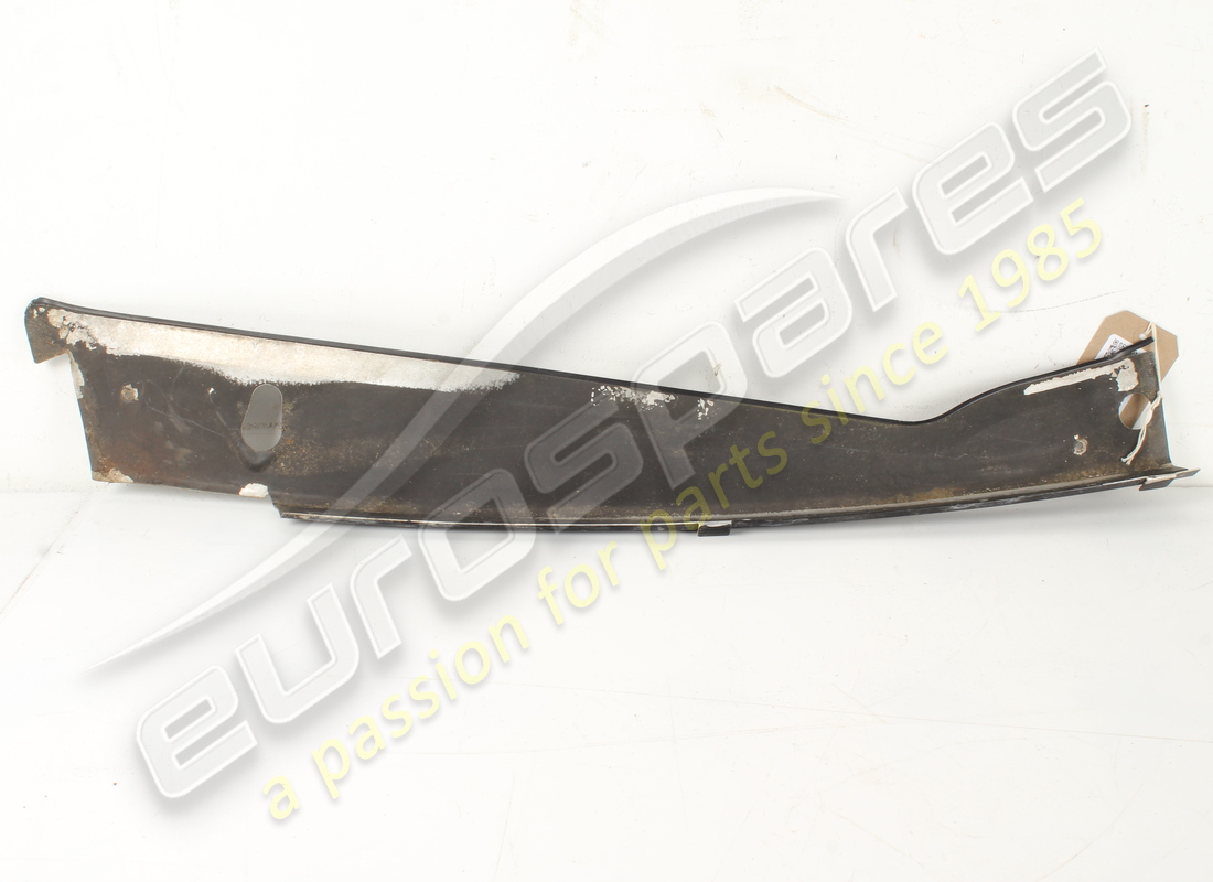 USED FERRARI RH OUTER MOLDING FOR GB/AU. PART NUMBER 65241700 (2) used ferrari rh outer molding for gb/au. part number 65241700 (2)