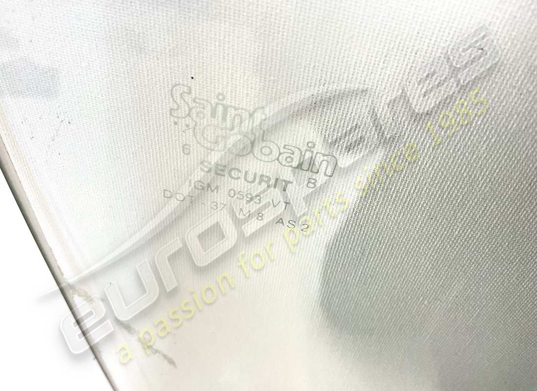NEW (OTHER) FERRARI RH DOOR GLASS TINTED. PART NUMBER 2573055200 (2) new (other) ferrari rh door glass tinted. part number 2573055200 (2)