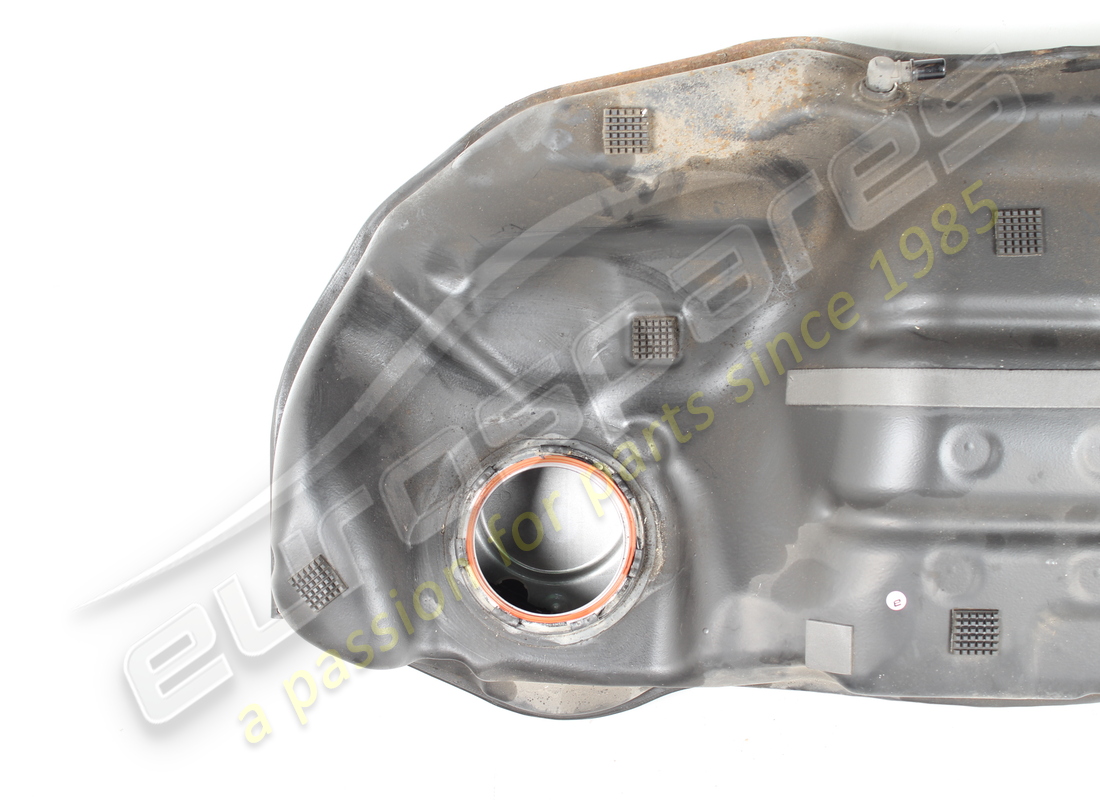 used maserati complete diesel fuel tank. part number 670030059 (2)