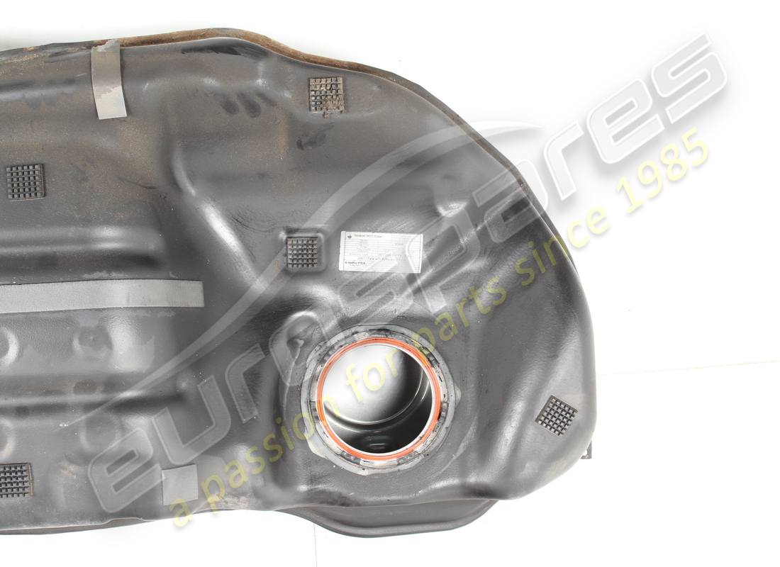 used maserati complete diesel fuel tank. part number 670030059 (3)