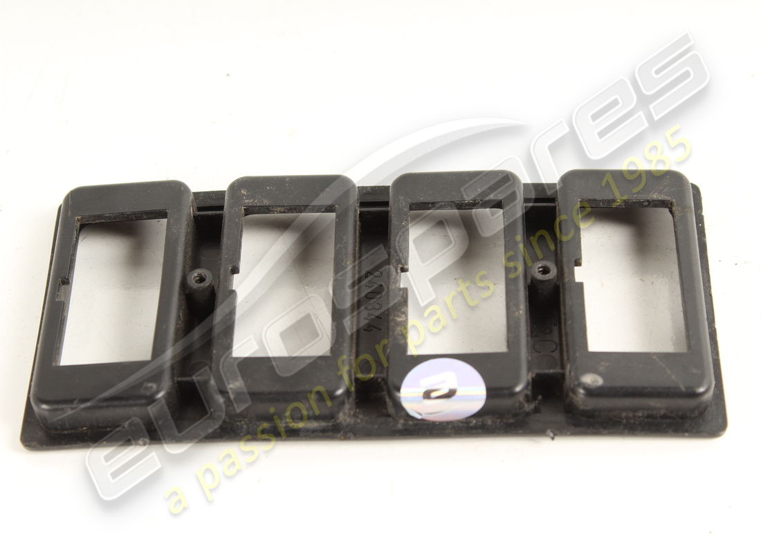 USED FERRARI PLATE. PART NUMBER 61819700 (1) used ferrari plate. part number 61819700 (1)