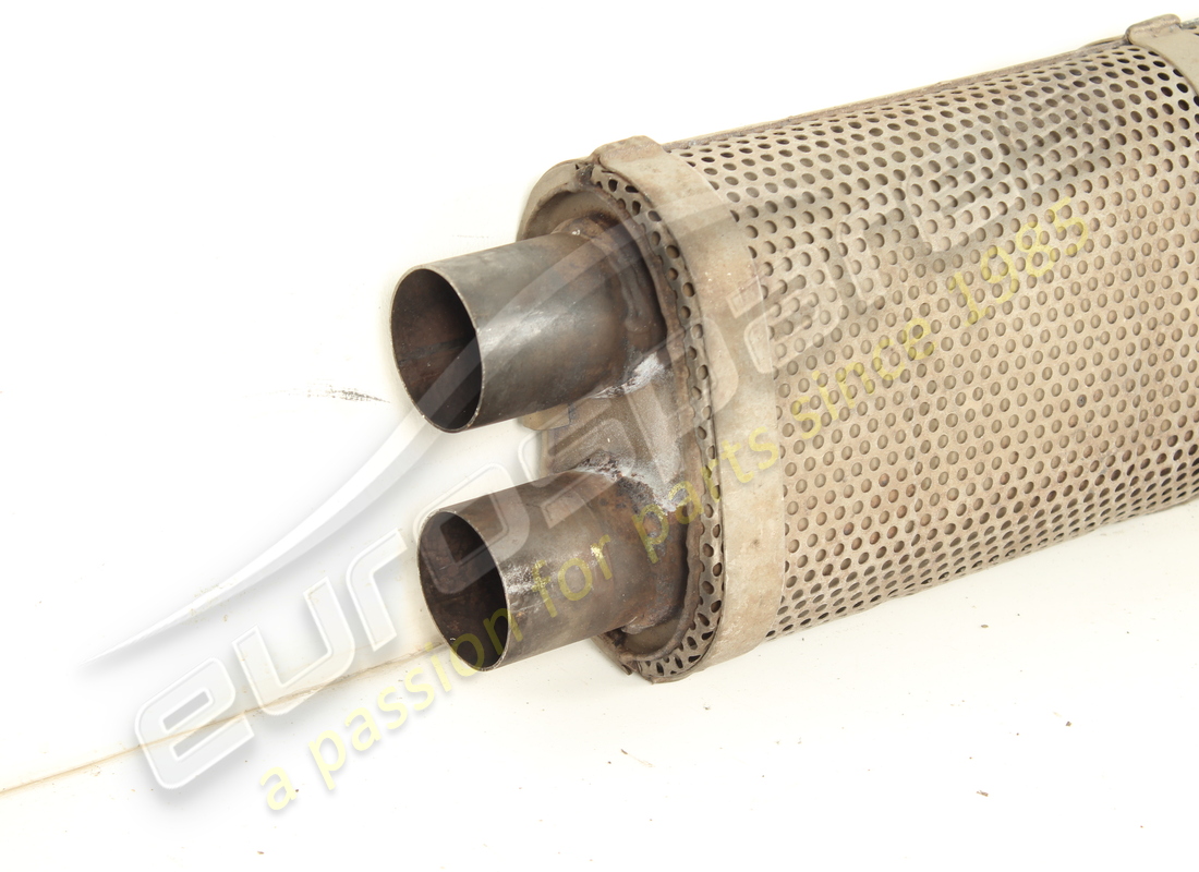USED FERRARI CENTRAL MUFFLER. PART NUMBER 175762 (2) used ferrari central muffler. part number 175762 (2)