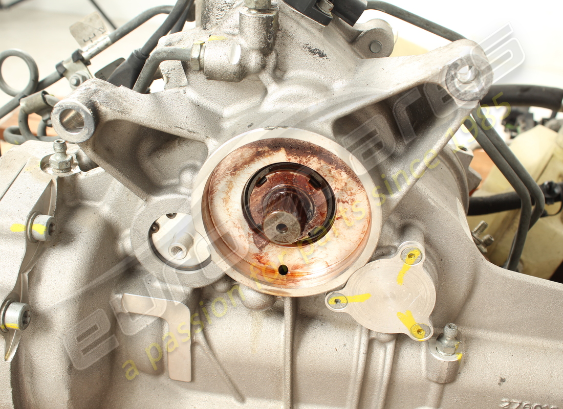 DAMAGED FERRARI POWER TAKE OFF UNIT. PART NUMBER 305902 (8) damaged ferrari power take off unit. part number 305902 (8)