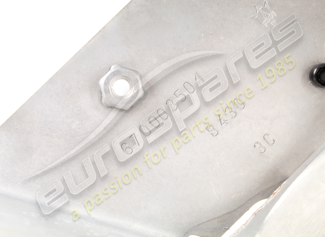 new maserati air pump fixing bracket. part number 670003501 (2)